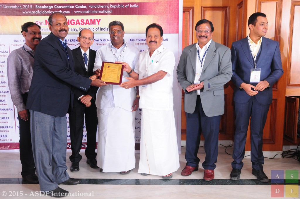 Balachandran Arumugam @ receiving awards 2015