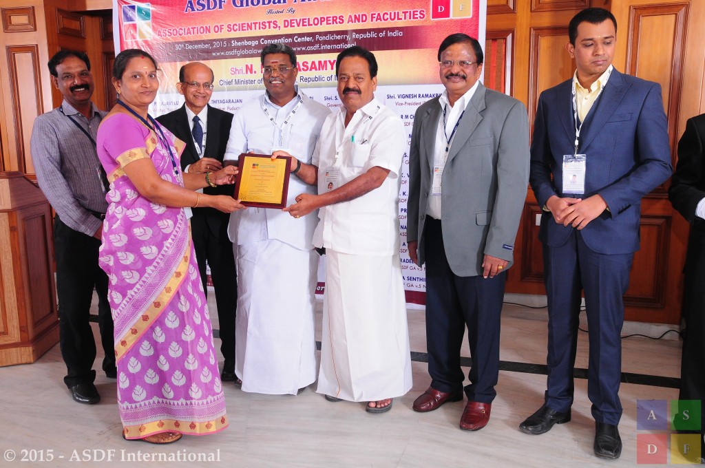 Manimegalai Thirunavukkarasu @ receiving award 2015